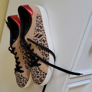 Sketches Tennis shoes